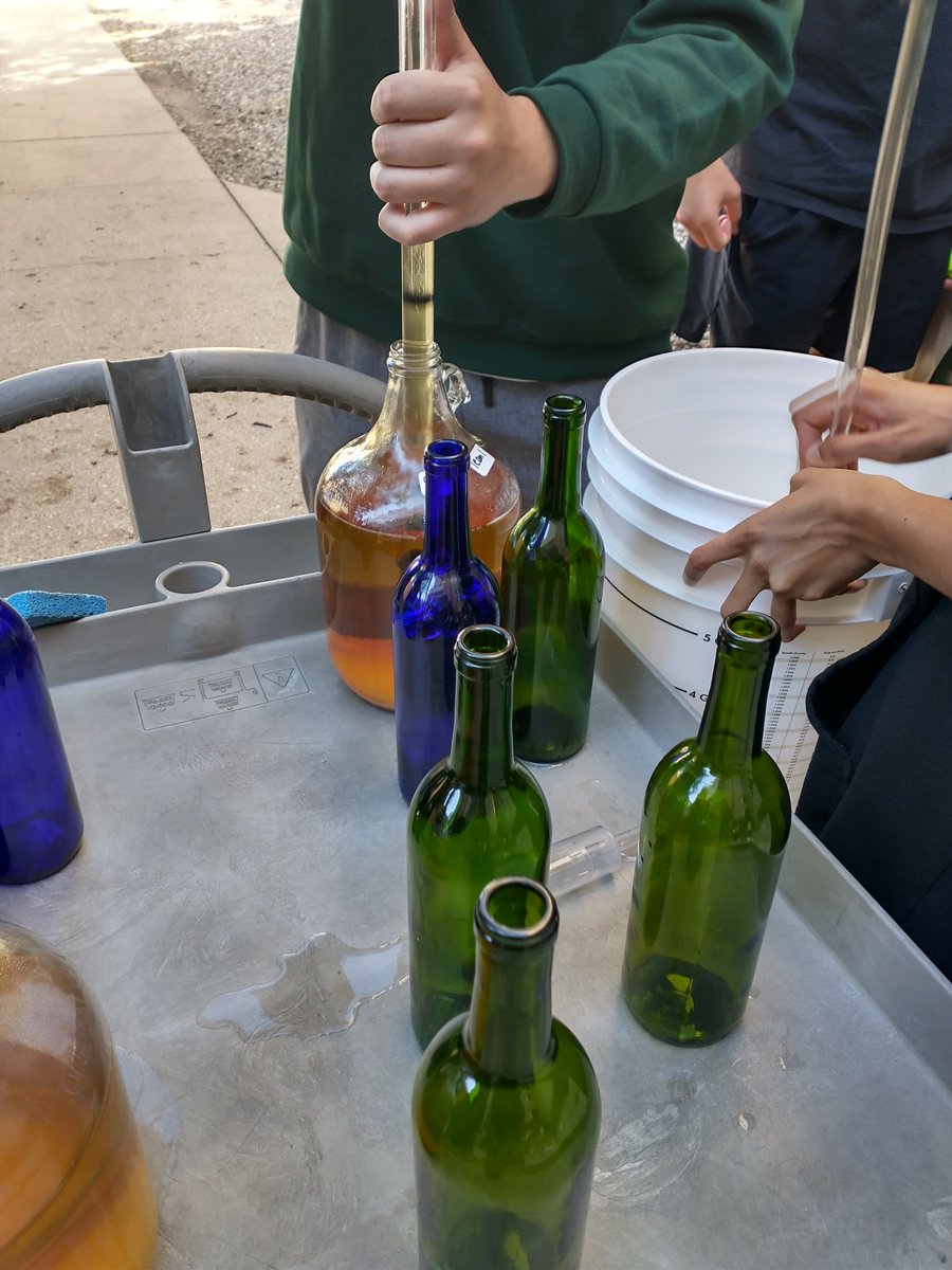 MkunoLab's tweet photo. Chem 40426. Wine bottling. https://t.co/SSHkhKSxMT