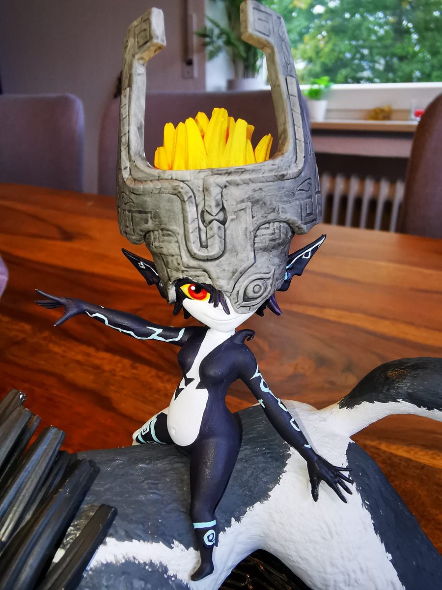 FireFly3DPrints's tweet photo. We finished the #Zelda #TwilightPrincess figure!🤗
For Midnas helm we used a special shading paint!

#3dprinting #3dprint #elegoo #gameair #airbrush https://t.co/FY1kG4kz52