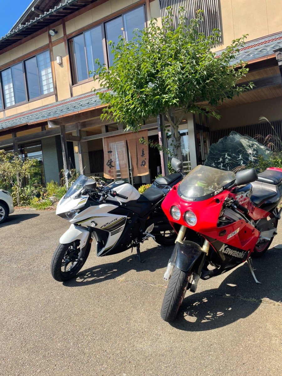 yamachu_ZXR250's tweet photo. 4月以来のツーリング笑
今日から無料のレインボーラインへ
海が綺麗で走ってて気持ちよかった！

ZXRが異様に調子いいのが怖い💦 https://t.co/XGNinstaH6