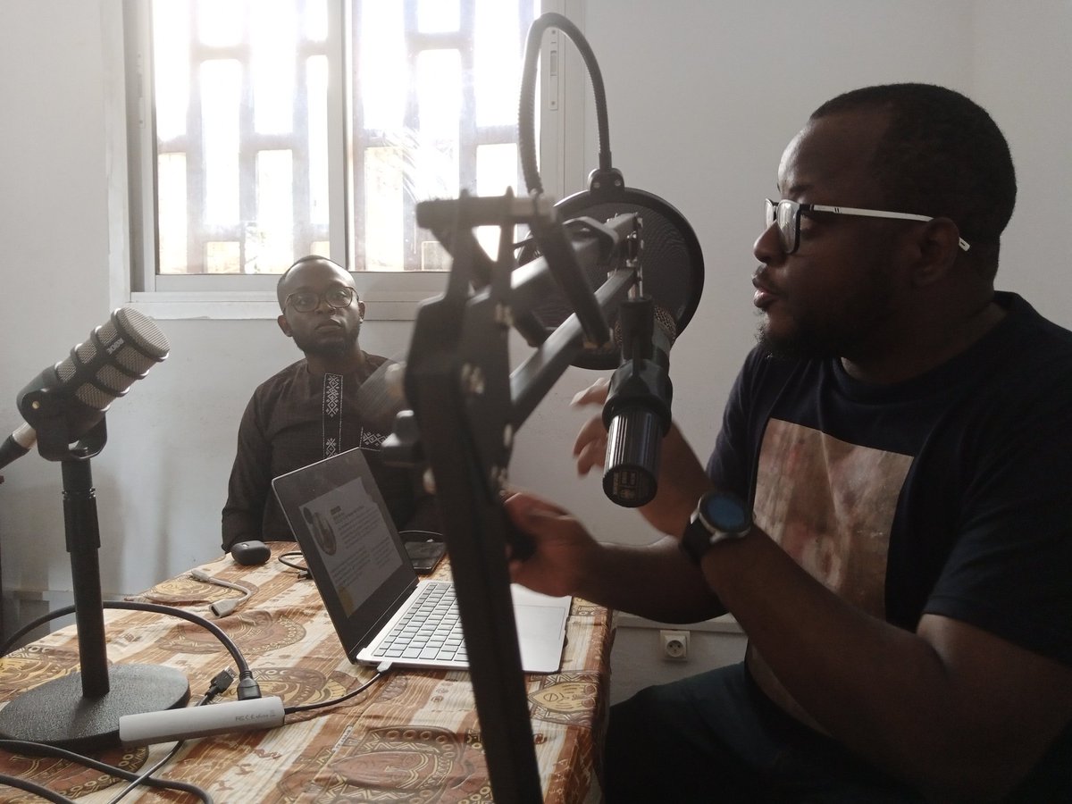 DigaMathieu's tweet photo. Merci beaucoup à @Nkowa_ de nous avoir rejoints pour le troisième et dernier jour de @AfricaOSH à @LabMboa 

J'espère qu'après notre exposé 🗣️🖥️👨‍💻 la communauté scientifique va s'emparer de plateformes telles que @anchor pour promouvoir l'innovation numérique. 💡📱 #PodcastHubEF https://t.co/hbPOSEFLRk