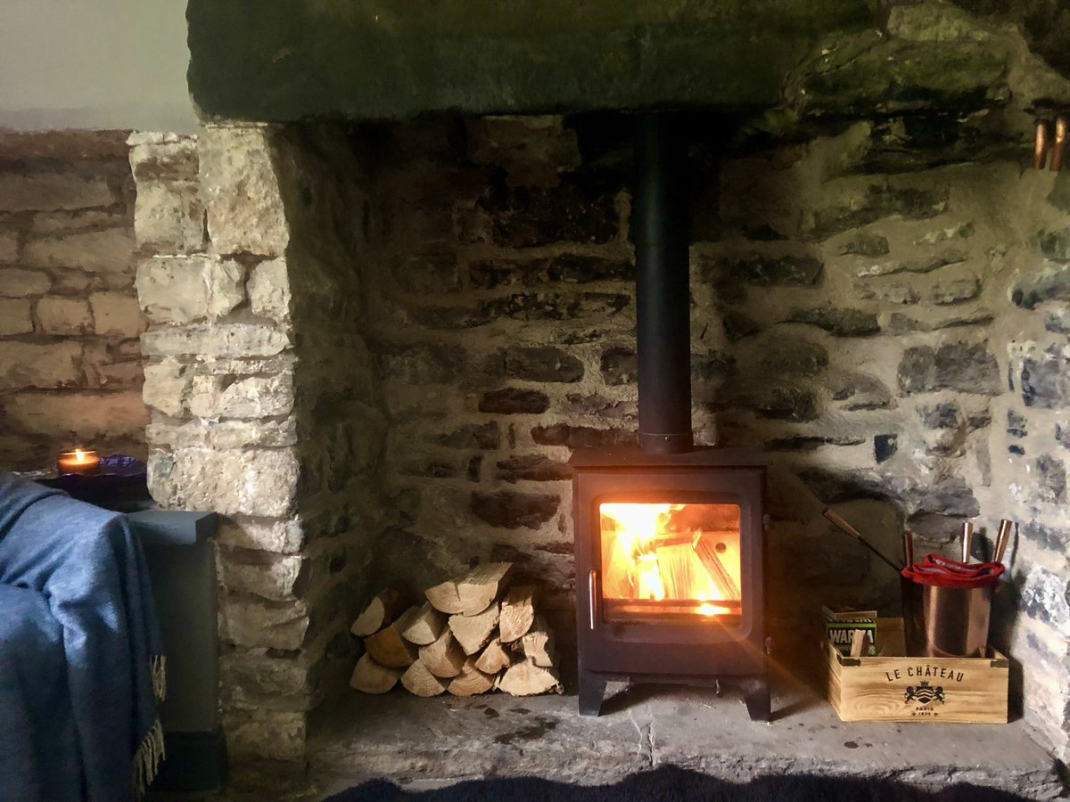 Katiemust's tweet photo. #SaturdayThoughts oh my sweet #Saturday🥰 I’ve been waiting for you six long days.  Life is a magical combination of #horses🐴 , pasta 🍝 and apple 🍏 #crumble sometimes a little #comfortfood goes a long way #food #apples #Autumn 🍂🥾🪵🔥#October1st #weekendsmiles #LakeDistrict https://t.co/n6XD9W7L7R
