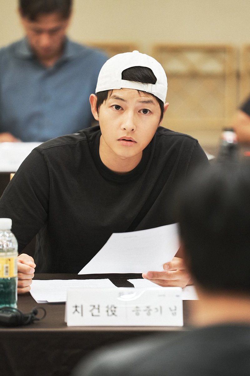 l0vemiracle's tweet photo. 송중기, 누아르 영화 '화란' 출연.."새로운 도전" https://t.co/PN6dbPo3go https://t.co/DloMHUh2rm