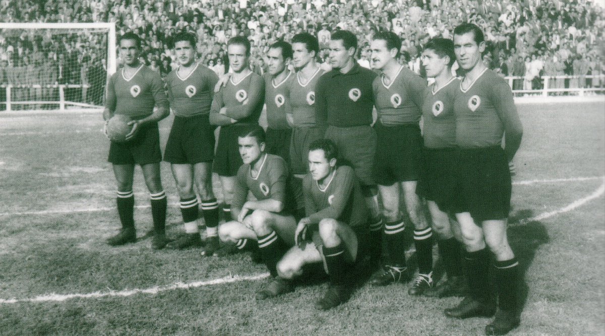 josepmgarciam's tweet photo. 📅 14/10/1945
🏆 1a divisió. Jornada 4⃣
🏟️ El Collao
▶️ Alcoià 3 – 1 HCF (⚽️ Macala)
📌 1r enfrontament entre ambdós en 1a.
⛹️ Salas Ribot, Periche, Lahuerta, Maciá, Macala, Betancor, Benigno, Peña i Sierra Sanz / Adolfo i Robles.
📸 Estudio-Verdú
#HèrculesCF100
#TempsDeCentenari https://t.co/QDLhJVE5dI