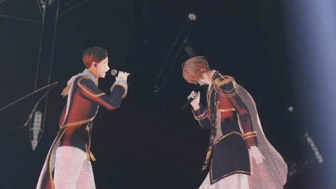 ダブスリのデュエットを、ずっとずっとずっとずっと、ほんっっっとうにずっっっっっっと待っていました………!!!!!本当にこの日が来るなんて思わなかった、しかも共通衣装で……ダブスリでのロストワンの号哭最高でした、ありがとうございました 