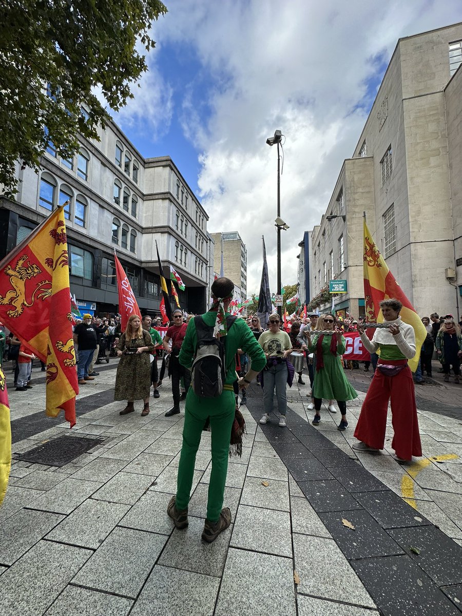 StevenClarey's tweet photo. Big turn out for the independence march in Cardiff today!! #IndyWales https://t.co/ENjTb88tZ1