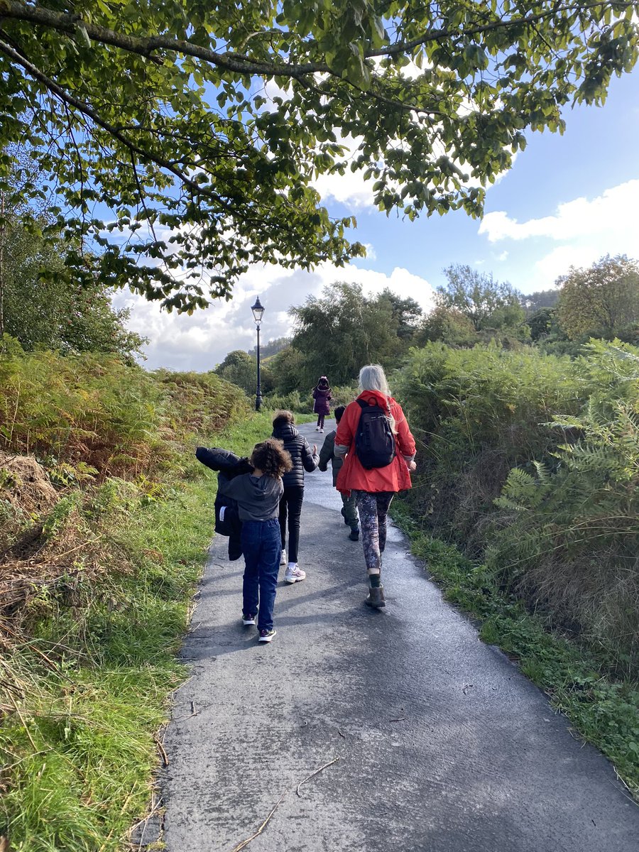 MrCarrPE's tweet photo. Beautiful morning out on #IlkleyMoor orienteering with some amazing young people who now call Bradford home. @RefugeeAction @Ilkleygrammar #AsylumSeekers #refugees #kind #NormalPeople https://t.co/jsIuVAqrEK