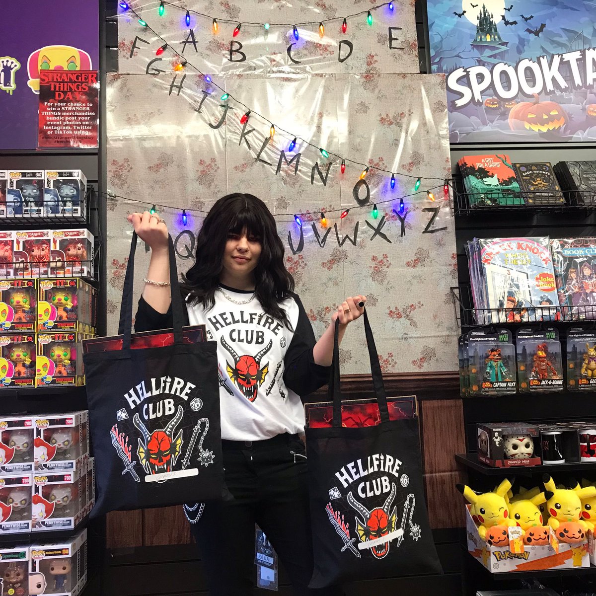 hmvSolihull's tweet photo. ๐ฐ ๐บ STRANGER THINGS ๐บ ๐ฐ
Fancy yourself as a #StrangerThings superfan?
Enter our #StrangerThings quiz
in-store for your chance to win an awesome merchandise bundle!!
#hmvStrangerThingsDay #hmvSolihull #hmvForTheFans https://t.co/GtbUDjuBKC