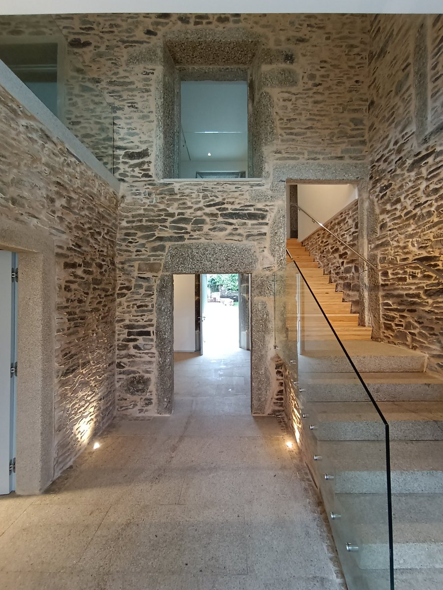 MoreuMestre's tweet photo. El jueves finalizamos la #rehabilitación de la Casa de Correos de #Arzua. Un nuevo espacio cultural en el #caminodesantiago . https://t.co/1qALScEguq