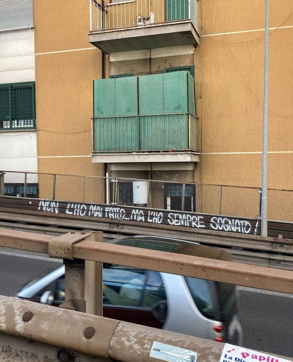 PersempreNadia's tweet photo. Riconoscete questa finestra????? 😁 https://t.co/pvhZUSpoBR