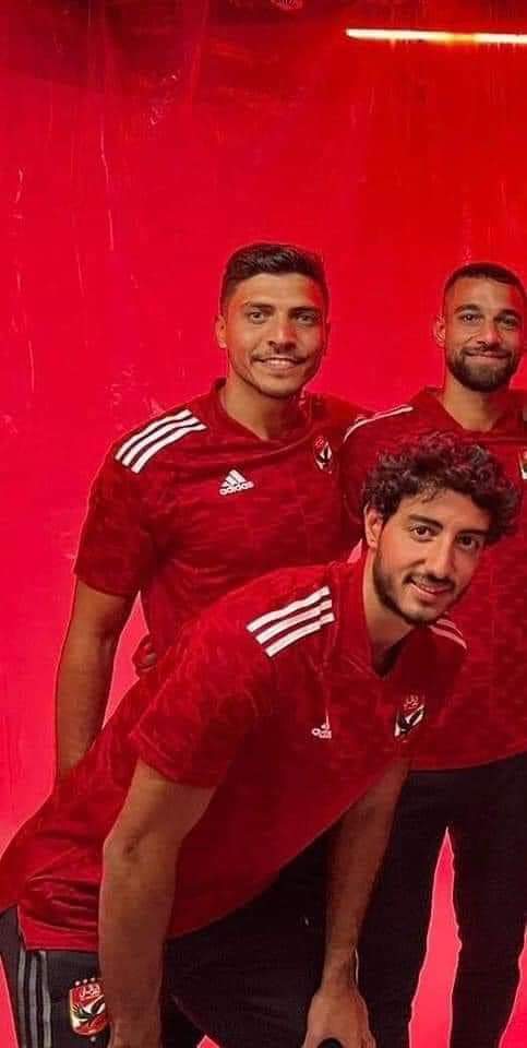 OmdaSaber74's tweet photo. صباح الخير اولا

ثانيا ممكن اقول اني عاجني تي شيرت الاهلي عادي و مش شايفه شاذ او في مشاكل كبيرة

ثالثا انا بحب ال٣ خطوط بتوع اديداس اصلا جدا

و شكرا https://t.co/Hy9T2WdPJR