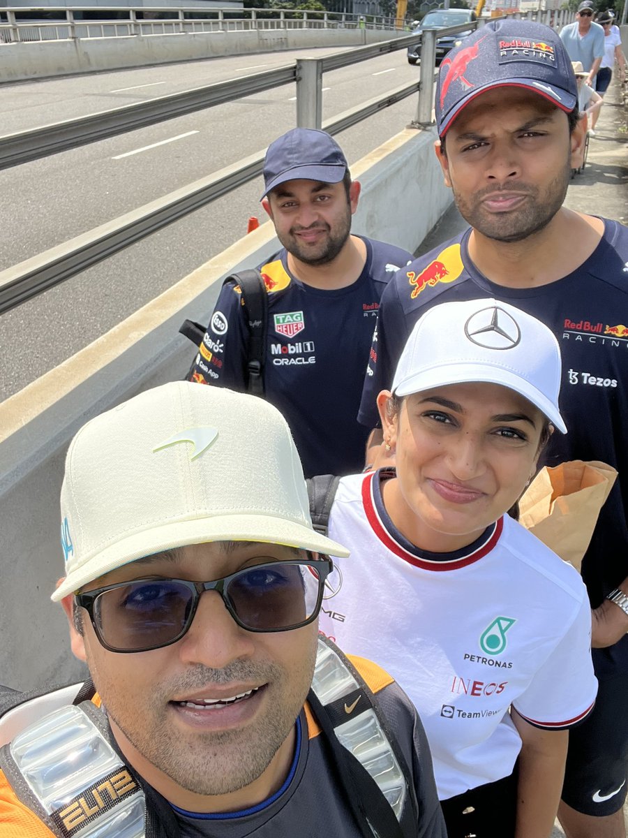 sd_iceman's tweet photo. Ready for meet and greet! #SingaporeGP #F1Live #F1Track #TrackTV https://t.co/CFoTMeIGAt