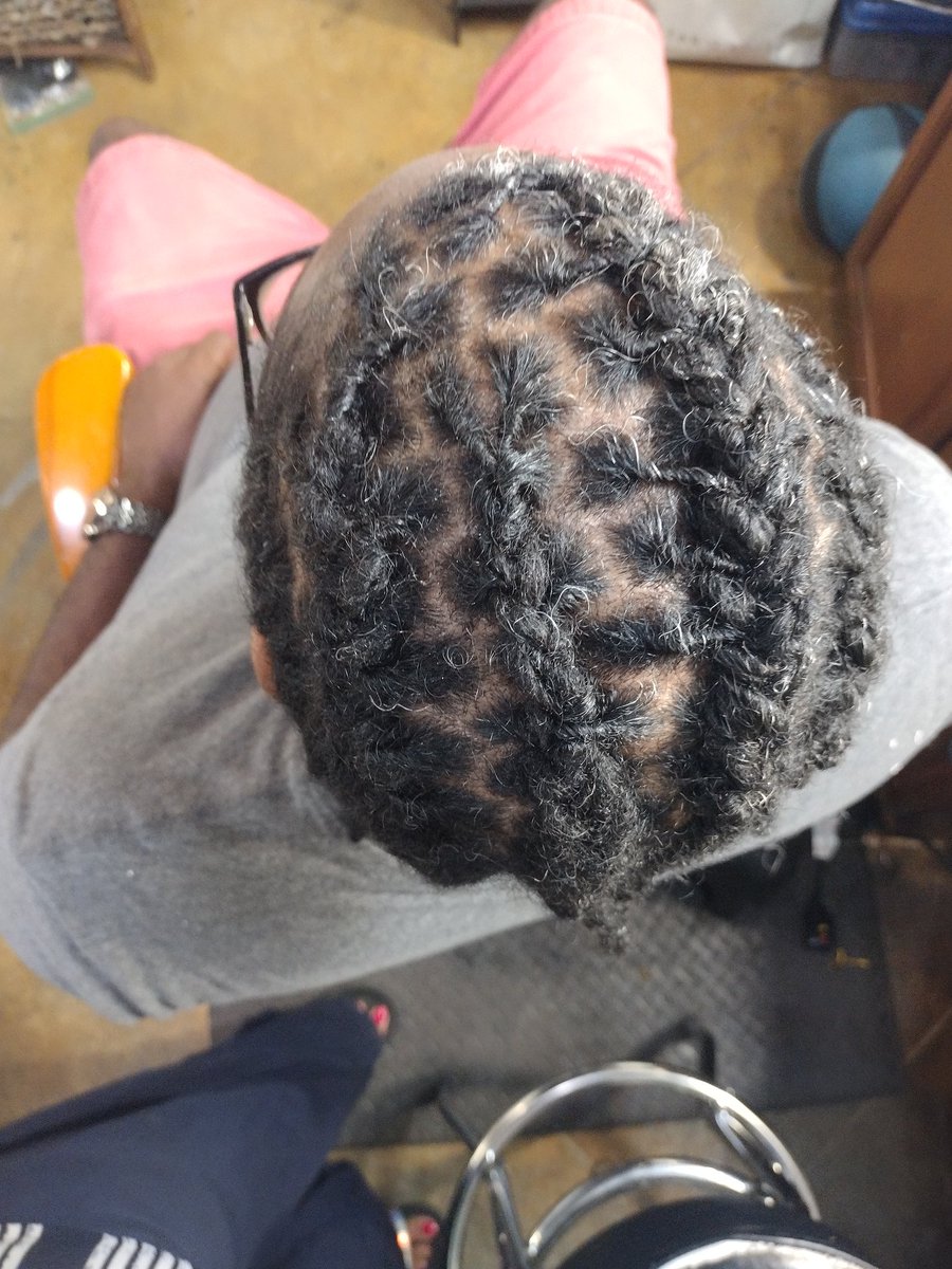 cedteaches's tweet photo. When I last had cornrows, Arkansas beat Alabama 28-21.
That was 2000.
It's time to do it again and 2022 seems to be a good year for it.
Waiting for my man @beauwilcox to join me ๐
#WPS #ARKvsALA https://t.co/0frOgICK3C