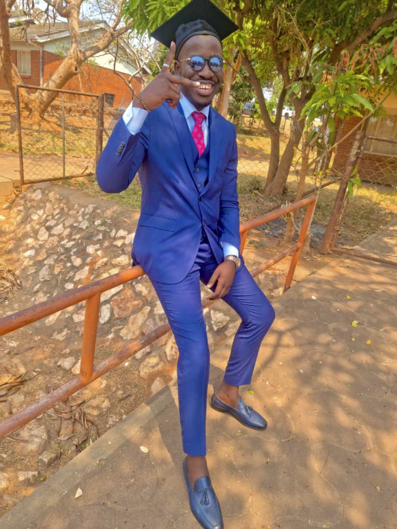 ___tamuka's tweet photo. Bagged it.🎓 https://t.co/uoB7yW0V4P