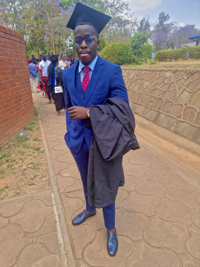 ___tamuka's tweet photo. Bagged it.🎓 https://t.co/uoB7yW0V4P