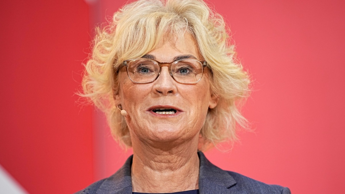 Verteidigungsministerin Lambrecht: Ministerium gibt 109.000 Euro für neue Teppiche und Teeküchen aus to.welt.de/hzaS3Su