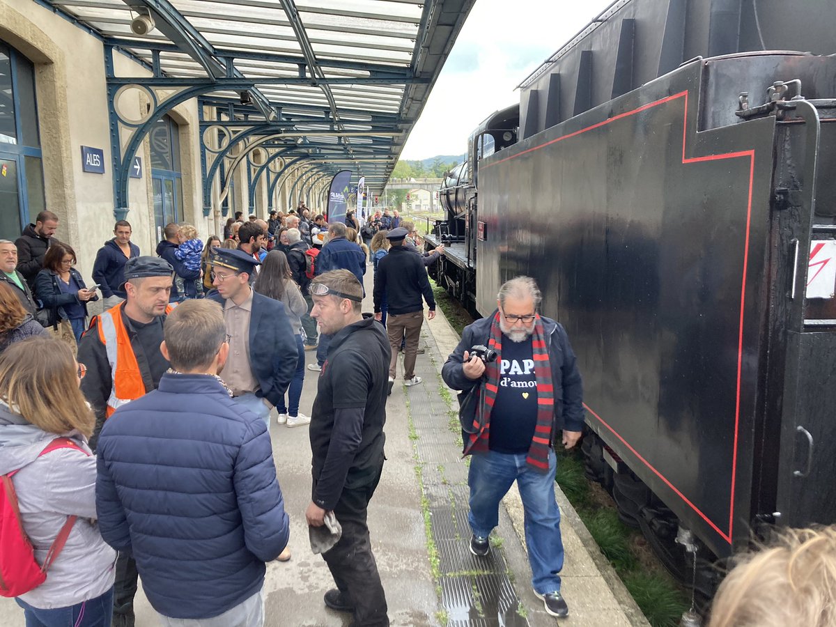 MidiLibreAles's tweet photo. #GADEFT #TVC #traintouristique #chemindefer le train spécial vers #Alès et #LaBastide est arrivé en gare d’Alès avec la 140 C 27 toute fumante… Fin de la partie à 80 km/h et début de « l’ascension » à 30 Km/h de moyenne. Tous les passagers (240) ont trouvé place https://t.co/9qef7swPeD