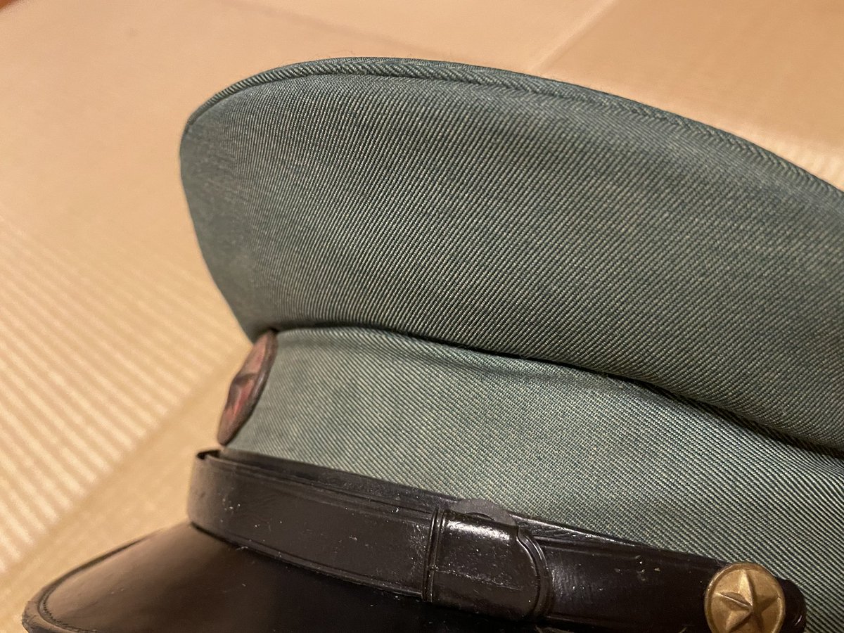 nanakoro_17's tweet photo. V戦利品2
K82下士官制帽
初めて触った!!!!X28タグに二重顎紐と特徴のある一番大好きな年代の制帽です✨✨ フロントのハリは丸みを帯びた型が入っていたので上の方かな?とも思いましたがどうやら下士官用の様ですね
大事にします…!! https://t.co/cJofTauffn