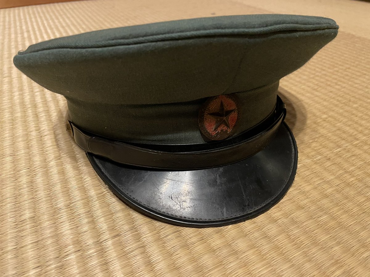 nanakoro_17's tweet photo. V戦利品2
K82下士官制帽
初めて触った!!!!X28タグに二重顎紐と特徴のある一番大好きな年代の制帽です✨✨ フロントのハリは丸みを帯びた型が入っていたので上の方かな?とも思いましたがどうやら下士官用の様ですね
大事にします…!! https://t.co/cJofTauffn