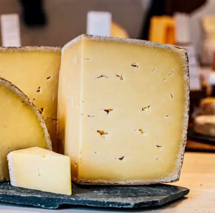 ChorltonCheese1's tweet photo. Today is #Lincolnshire Day, so what could be better to eat than Lincolnshire @poachercheese?! Rich, smooth, with a hint of sweetness, this #RawMilk cheese is great for a satisfying hearty munch as the weather turns colder! #RealCheese #ArtisanCheese #ManchesterFoodies #MFDF https://t.co/EfJDGEPccK