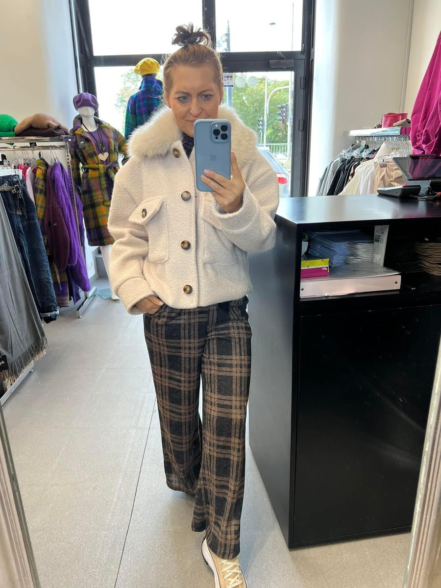 StopFashionStyl's tweet photo. #StopFashionStyle #Puławska72
•
•
•
•
•
#warszawskilook  #pulawska #puławska #warszawa #fashion   #kożuszek  #stylowka #zakupy #spodnie #modnestylizacje #nowakolekcja #kozuszek  #komplet #moda #jesień #autumn https://t.co/so0e3QMqCk