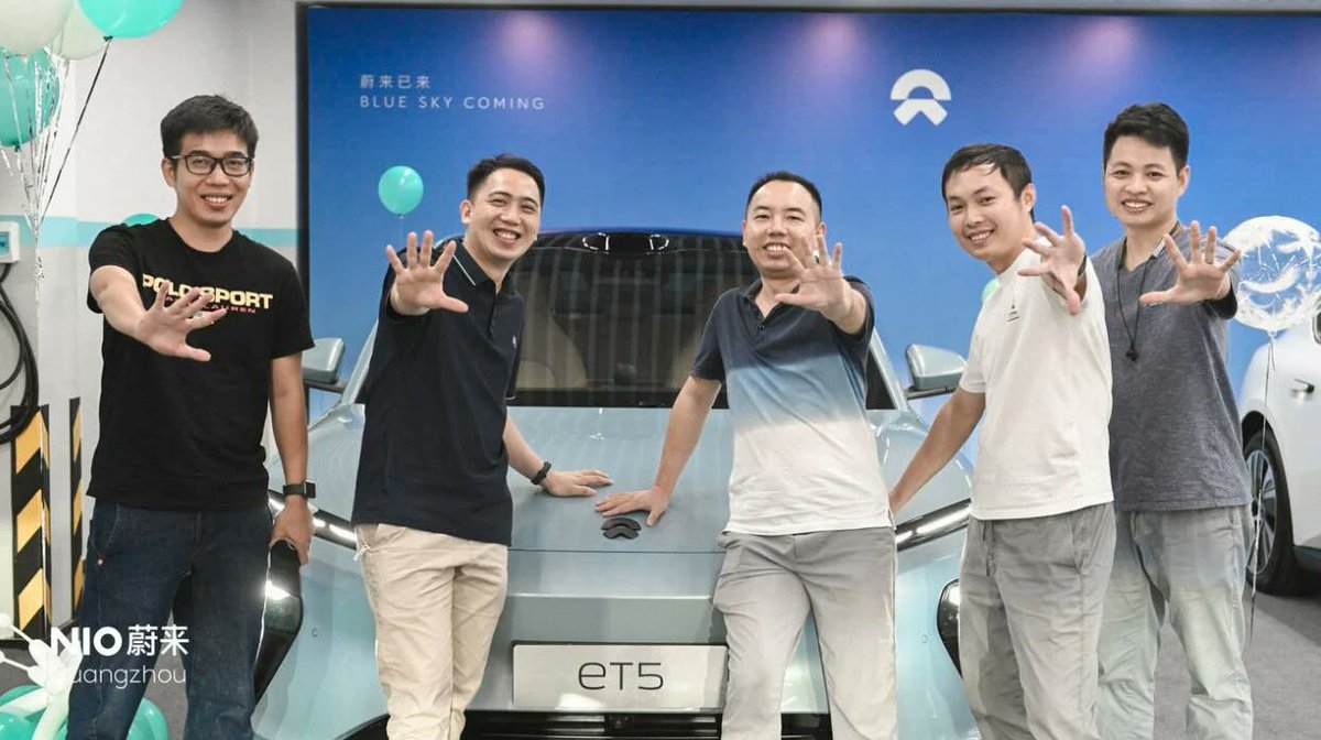 NioStrats's tweet photo. #NioET5 #ET5 deliveries start in Shanghai, Suzhou, Jiaxing, Hefei, Ningbo & Guangzhou. Starting price for the ET5 base model w/ 75kWh battery pack is RMB328k($46k) or RMB258k($37k) + RMB980($140) monthly payment w/ #NioBaaS.
$NIO #NIO https://t.co/JJLvWZjjWn
