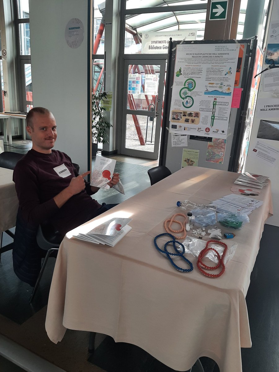 MoPassa4's tweet image. Tutto pronto per la mostra &quot;Plastiche e ambiente: dal visibile all&apos;invisibile&quot;. Siamo a Palazzo Nuovo fino alle 19.
Venite a scoprire cosa facciamo al @dipchim di @unito con il progetto #ERC_StG NaPuE e molto altro. #UNIGHTproject #EuropeanResearchersNight #Turin #Torino