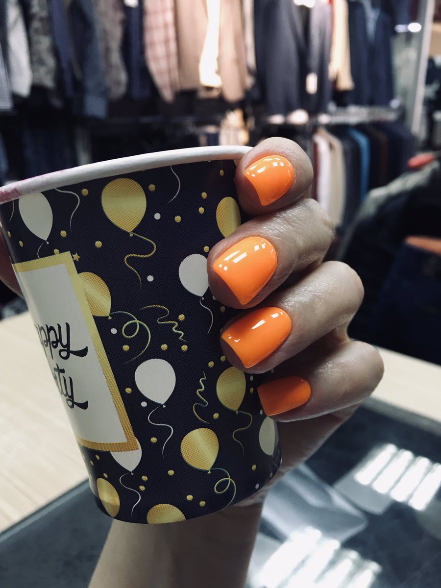 Трудимся🎨
Перерыв на минералку🥤
#магазин #работа