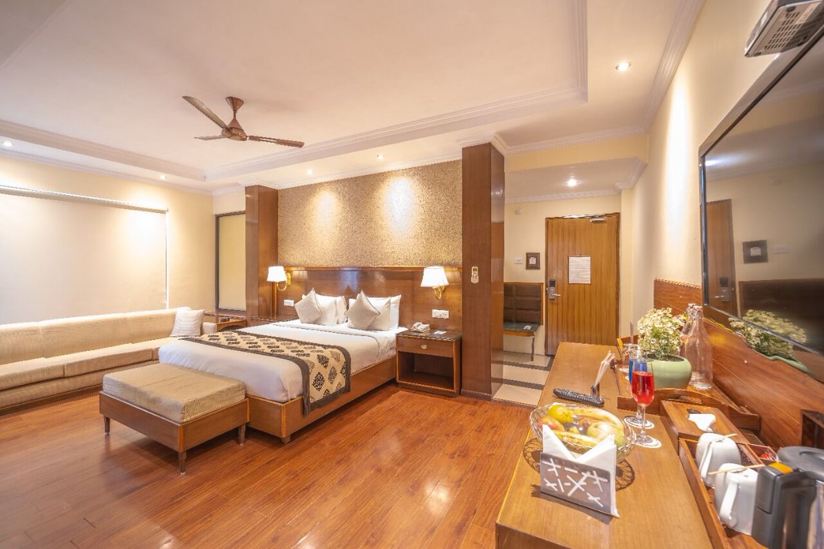 Divine Resort tweet media