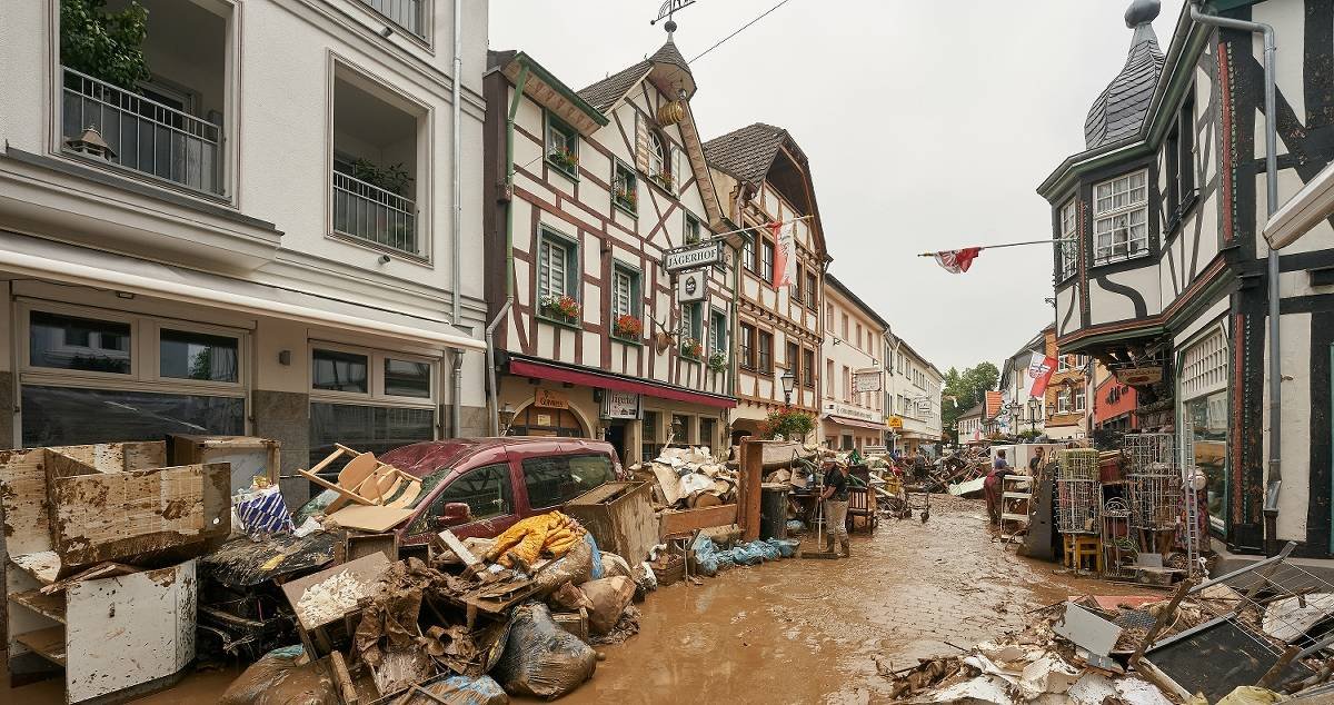 <a href="/c_lindner/">Christian Lindner</a> Ich will da nicht kleinlich sein, aber mir würden ein, zwei andere Sachen einfallen, die auch Wohlstand &amp; Existenzen gefährden. Sogar noch etwas mehr, als die Inflation das macht. Vielleicht könnte man das bei Gelegenheit mitbedenken. Vorausgesetzt, das passt in Ihr Weltbild.