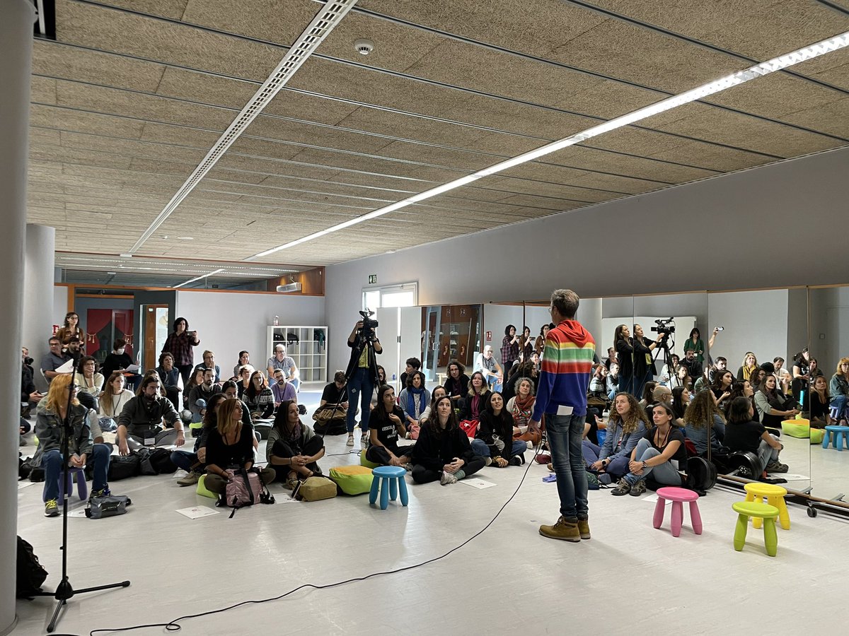 araceliro71's tweet photo. Avui trobada a l’#emasantaperpetua amb docents del Grup densenyaments interdisciplinars de la XEMMA amb @Begonya M’agrada…. #xarxaescolesmunicipals @educadiba @eliseu_ribes @SilviaAndresss https://t.co/AnCSj2IfSC