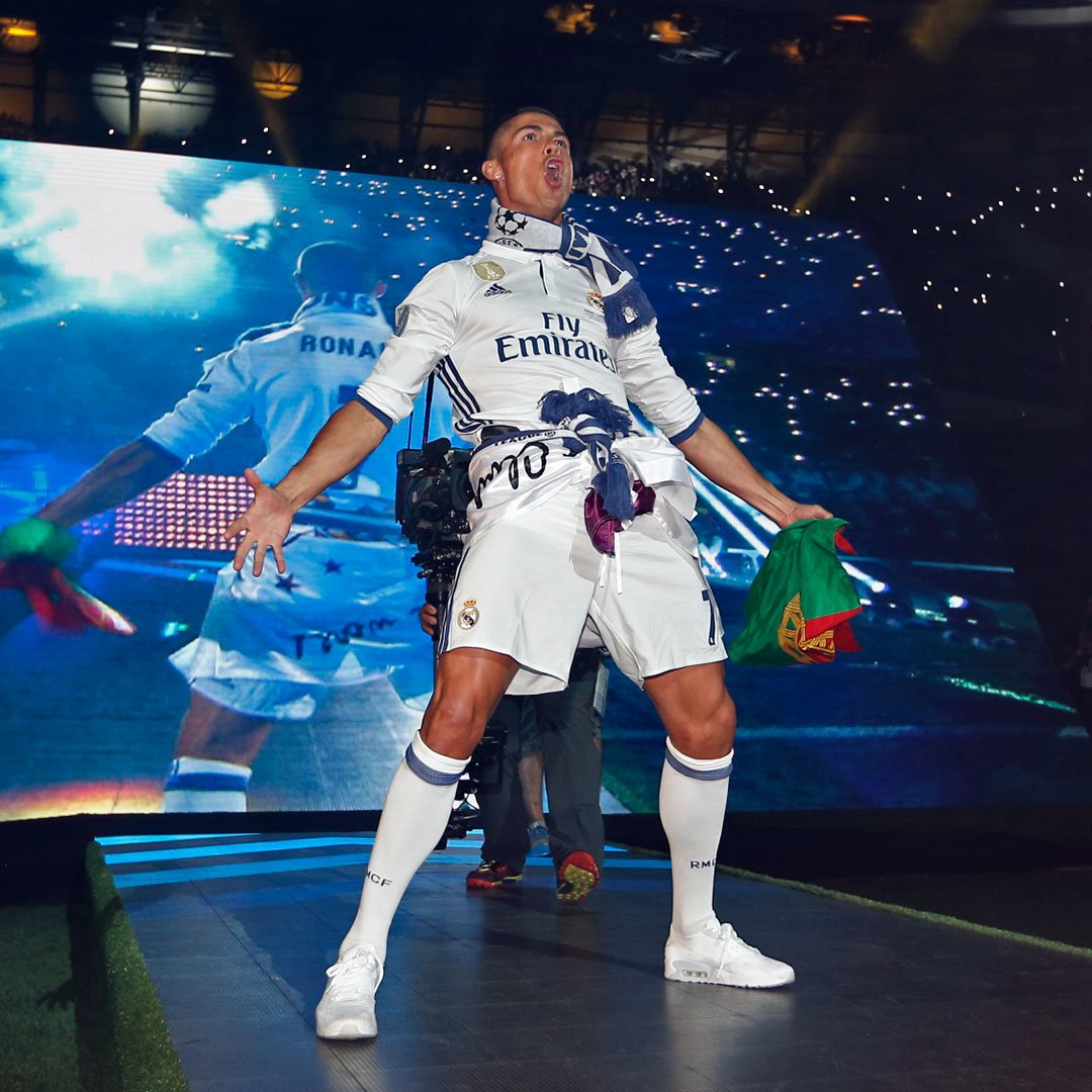 Mario___RM's tweet photo. CON EL NUMERO 7, CRISTIANO... https://t.co/nWafojn7Jq