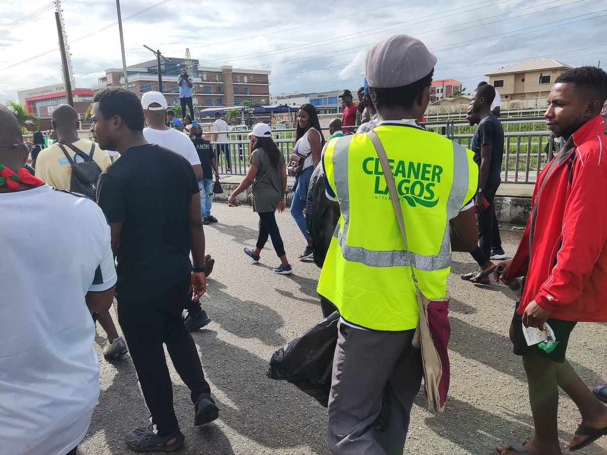 awogormatthew's tweet photo. #LekkiRally #LagosRally we cleaning as we continue the #ObiMovement. https://t.co/452apGHcg4