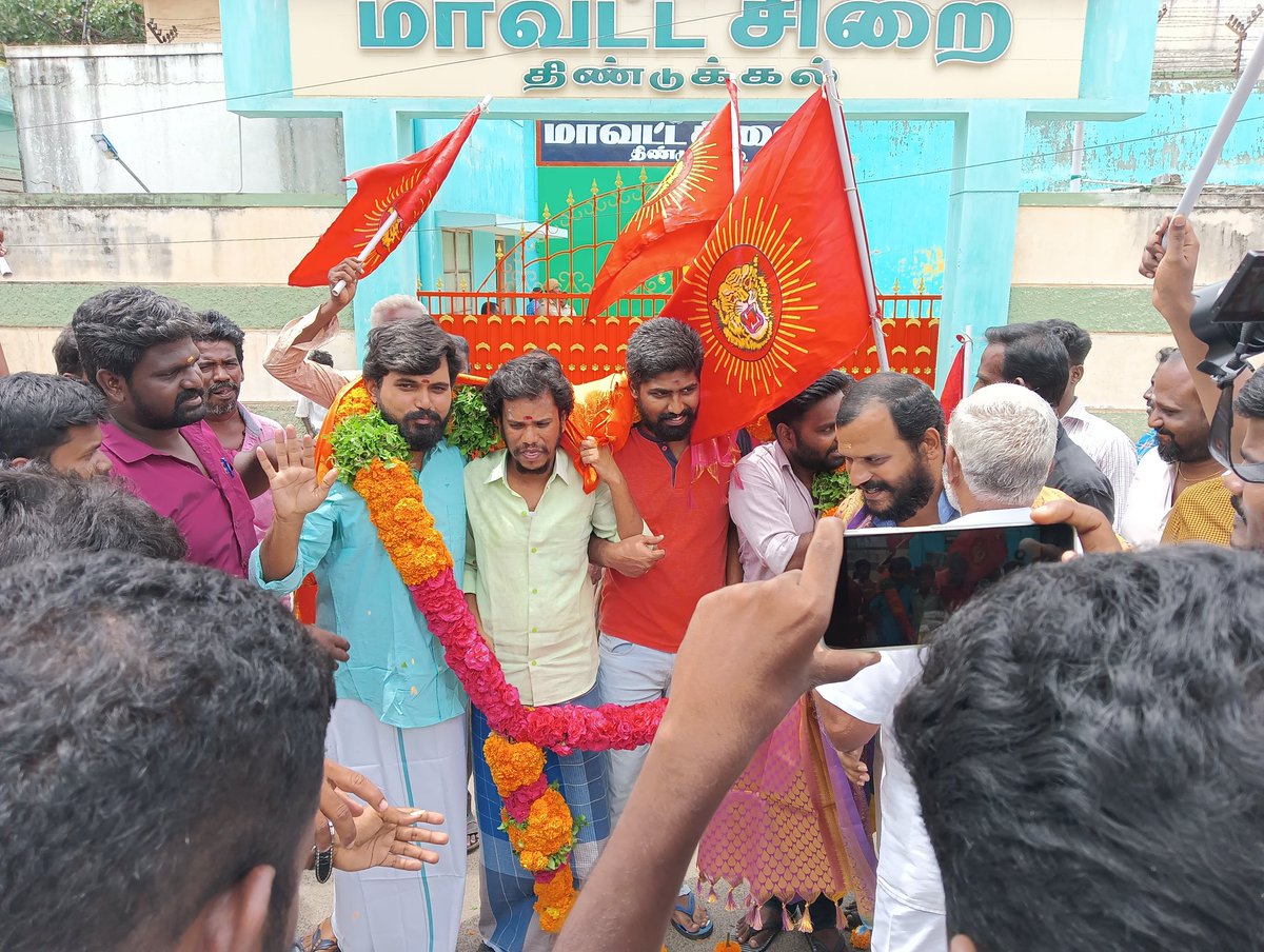 AngurajNTK's tweet photo. சிறை போராளிகளை சிதைக்காது செதுக்கும்..💥

72 நாட்கள் சிறை வாழ்க்கைக்கு பிறகு இன்று பிணையில் விடுதலையானோம் 

என்றும் மக்களுகாக ... 
#நாம்_தமிழர் 🔥💪 https://t.co/IzwAZ2p0uf