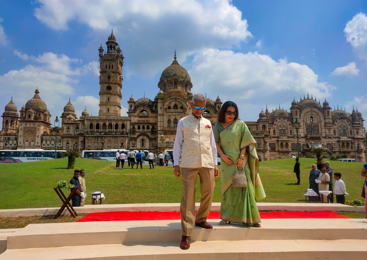 Foreign Minister S.Jaishankar and foreign Diplomats received grand reception at Lukshmi Vilas Palace. They were received by the royal family of Vadodara.