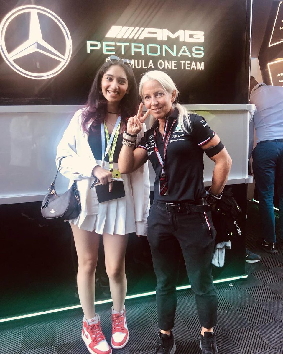 Great meeting Angela
at the Monza F1 Paddocks
#cullenangela
@MercedesAMGF1