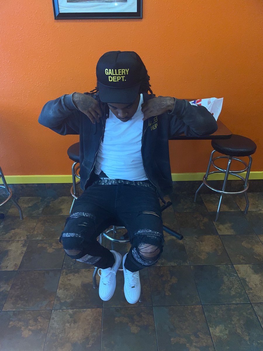 Nosewiperrrr's tweet photo. How u claimin u a killa 🥱still aint get back fa yo homie don’t wanna b merching onnat nigga👀 #yday https://t.co/gNGo0wr5AC