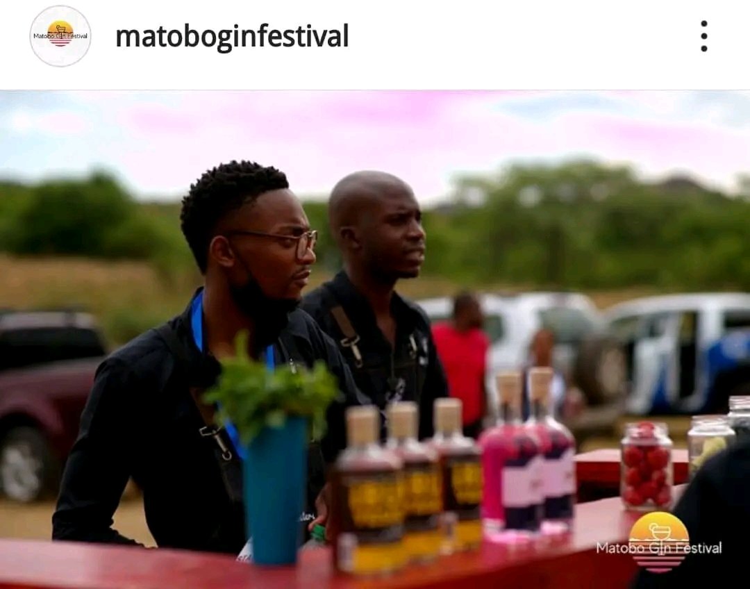 Mixmasterszw's tweet photo. This and every other Weekend lets meet at The Boundary from 12pm till late with your favorite Umdeshi and Umdakisi.. 🍹🍸🍻 @thewisewaterszw @ComradesBev https://t.co/yhuflMOQa3