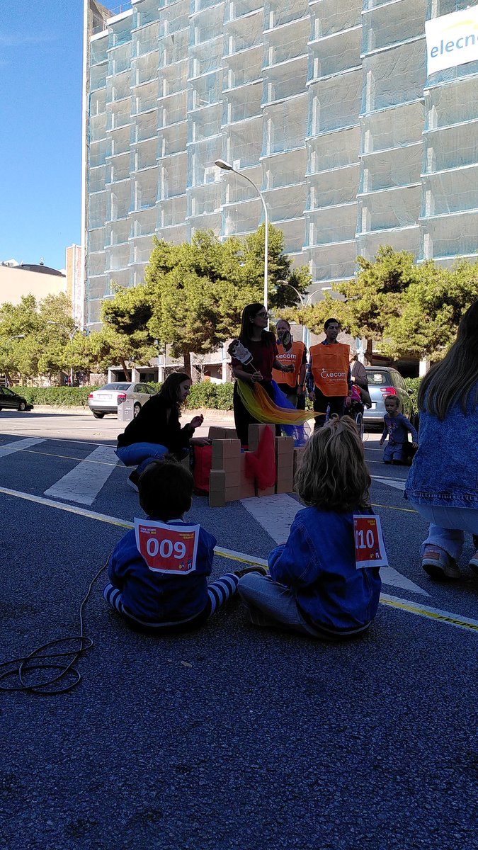 martaqueralto's tweet photo. Gaudint de la 2a Cursa Infantil Adaptada de l'Eixample @CursaEixample dins de la #FMEsquerraEixample i del contacontes de l'@entitatecom . Felicitats!!! #Inclusió #Participació https://t.co/fhBx3EH5Ai