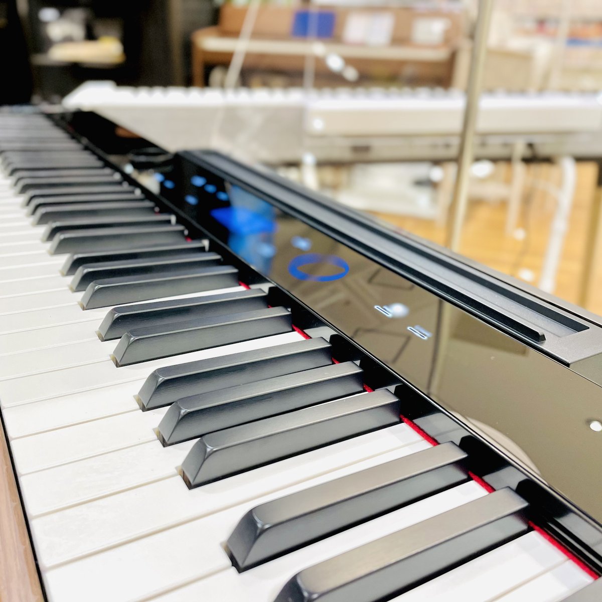 shima_fukuoka's tweet photo. 【新製品電子ピアノ展示中です!】
#SASIO (カシオ)のPX-S7000に続き、PX-S000も展示を始めました!
Privia PX-S6000は、直感的な音のコントロールを可能にし、演奏を思いのまま楽しめる一台となっております! https://t.co/YvOvVaGfgc