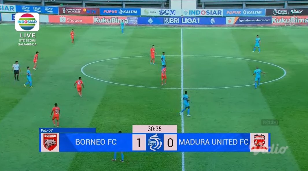Indosiar's tweet photo. 30' Berjalannya 30 menit pertandingan di babak awal ini, Madura United belum bisa membobol gawang Borneo!

 @BorneoSMR 1 vs 0 @MaduraUnitedFC 

#BRILiga1 #indosiarrumahsepakbolaindonesia #IndosiarSports #BorneoFCDay #MaduraUnitedDay https://t.co/nGGM4WEzZx