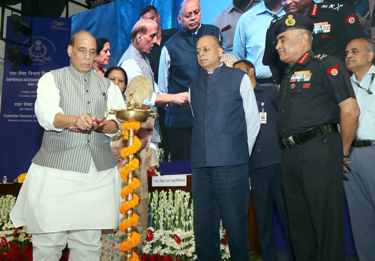 drajaykumar_ias's tweet photo. Not too many institutions can boast 275 years of history.
Defence Accounts Dept (DAD) does!
Today Oct 1, DAD completes 275 years. A great milestone in its historic journey.
Greetings to all present &amp; retired members of DAD Family for their yeoman service to Indian Armed Forces https://t.co/KhQA72xxAA