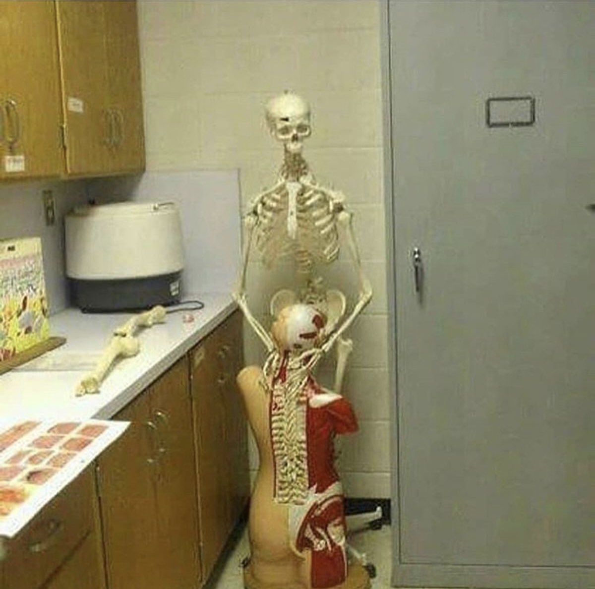 _abelprecious's tweet photo. October 1st today it is officially spooky season https://t.co/cXSzXyitdQ