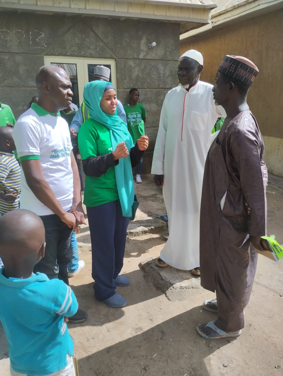 environscycling's tweet photo. The district head App - Dutse Community addressing the Community as we begin our Clean-up in a #greenway .

Very accommodative Community. 

@sharon_ikeazor @jooambiogas @FMEnvng @ABUJAPLUG @NigeriaGov @Greenpeace @TrashMonger https://t.co/FOXT0DX6un