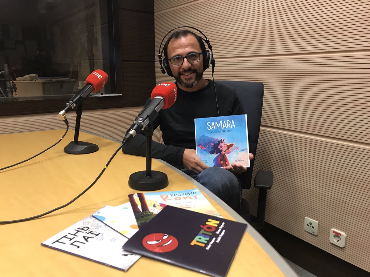 NoemiMtnezTevar's tweet photo. ¡La estación azul de los niños #LEAN de esta semana ya está en podcast!

📝Pedro Vaquero y el último cuento inacabado de @ColoriaOng y @FPintadera.
🎋‘Tiempo de haikus’, @akiarabooks. 
🧒🏼👧🏾Y tu participación, fundamental siempre.🥰

👂🏻Escúchalo aquí 👇
🎧 https://t.co/OoVVZRRbbz https://t.co/1wV1uqhICT