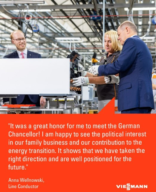 ViessmannCS_UK's tweet photo. We recently captured the moment when German Chancellor Olaf Scholz got involved in building our #HeatPumps at our production site in #Allendorf!

#TeamVi #Viessmann #ViSucceed #ViessmannFamily https://t.co/6ny8MaFjz7