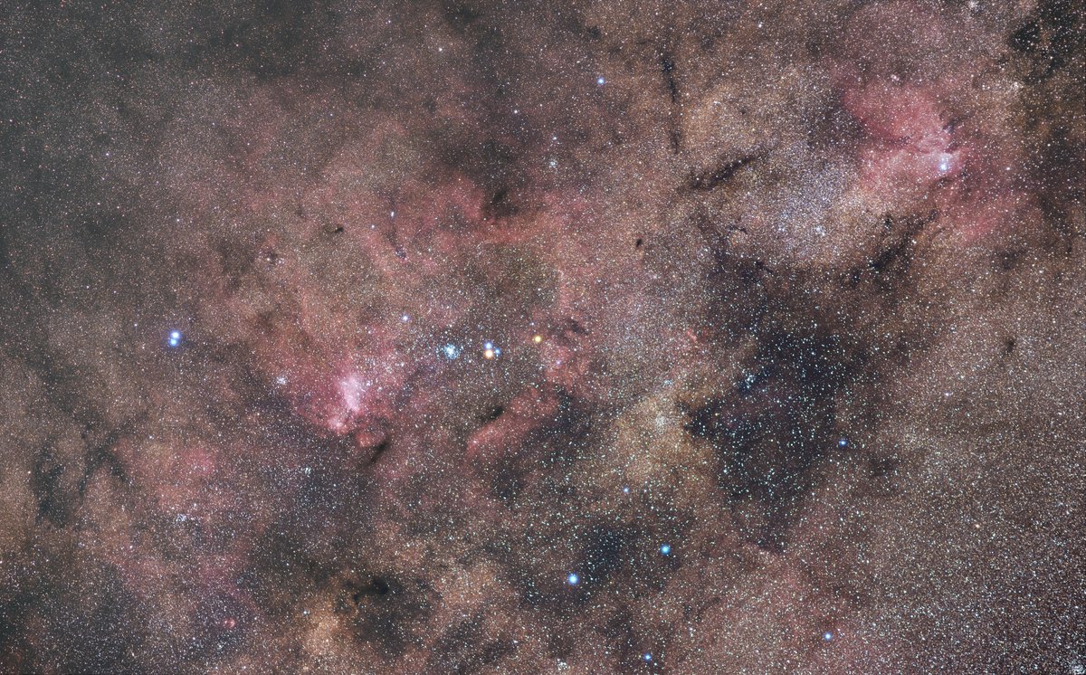#Astrophotography 
<a href="/xipteras/">Panagiotis Xipteras</a> 
Astrofarm Tivoli, Namibia, Mai 2022
IC4628 und Umfeld
18x300 sec. Canon 6D 400 iso
Zeiss 135 mm APO Sonnar
Avalon M-Zero