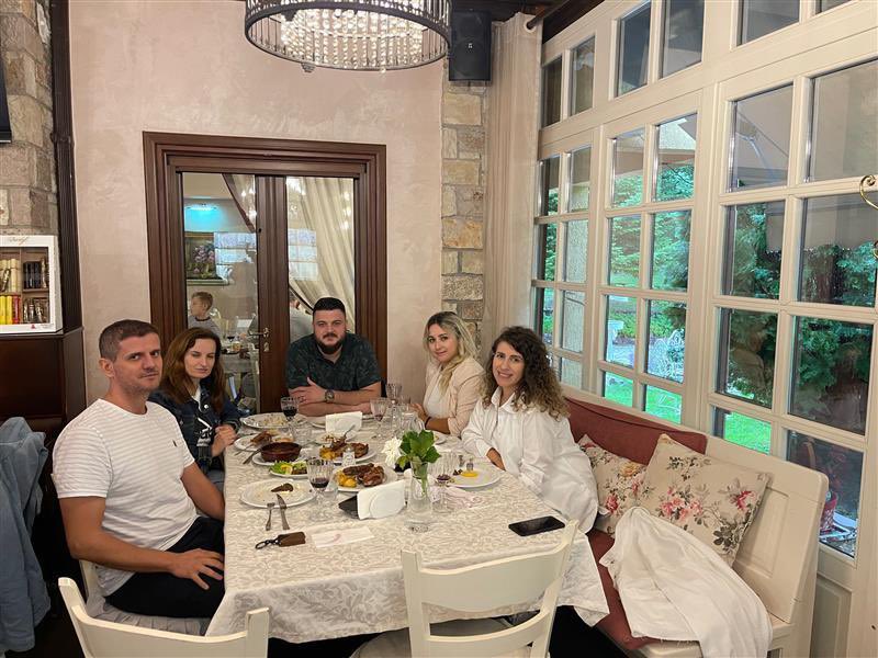 IkubInfo's tweet photo. Nature is the biggest motivator - same as  Software Engineering Managers are for our developers. 

Throwback to when they gathered last weekend to recharge and come up with fresh ideas💡. https://t.co/W9pWMJc2g5