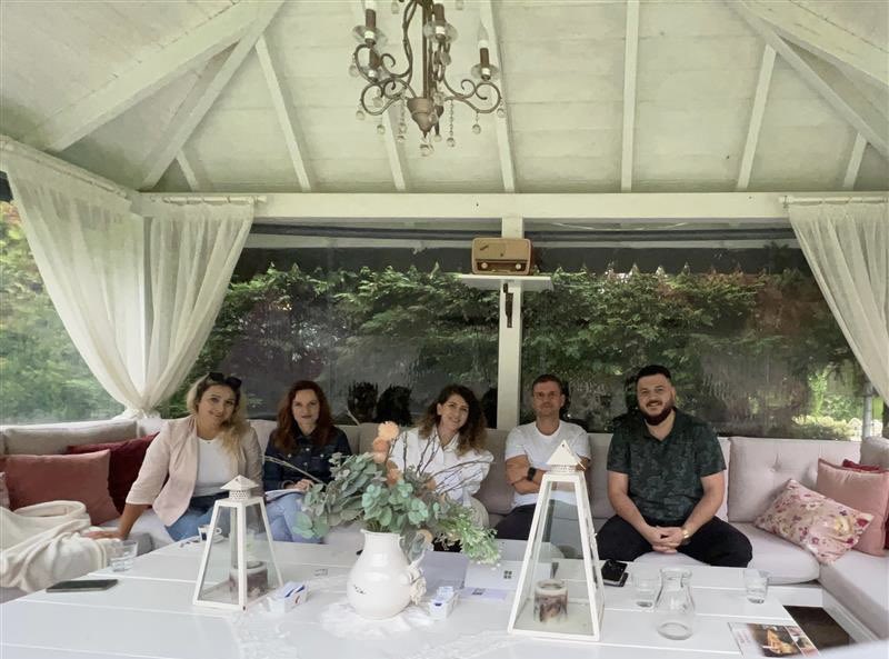 IkubInfo's tweet photo. Nature is the biggest motivator - same as  Software Engineering Managers are for our developers. 

Throwback to when they gathered last weekend to recharge and come up with fresh ideas💡. https://t.co/W9pWMJc2g5