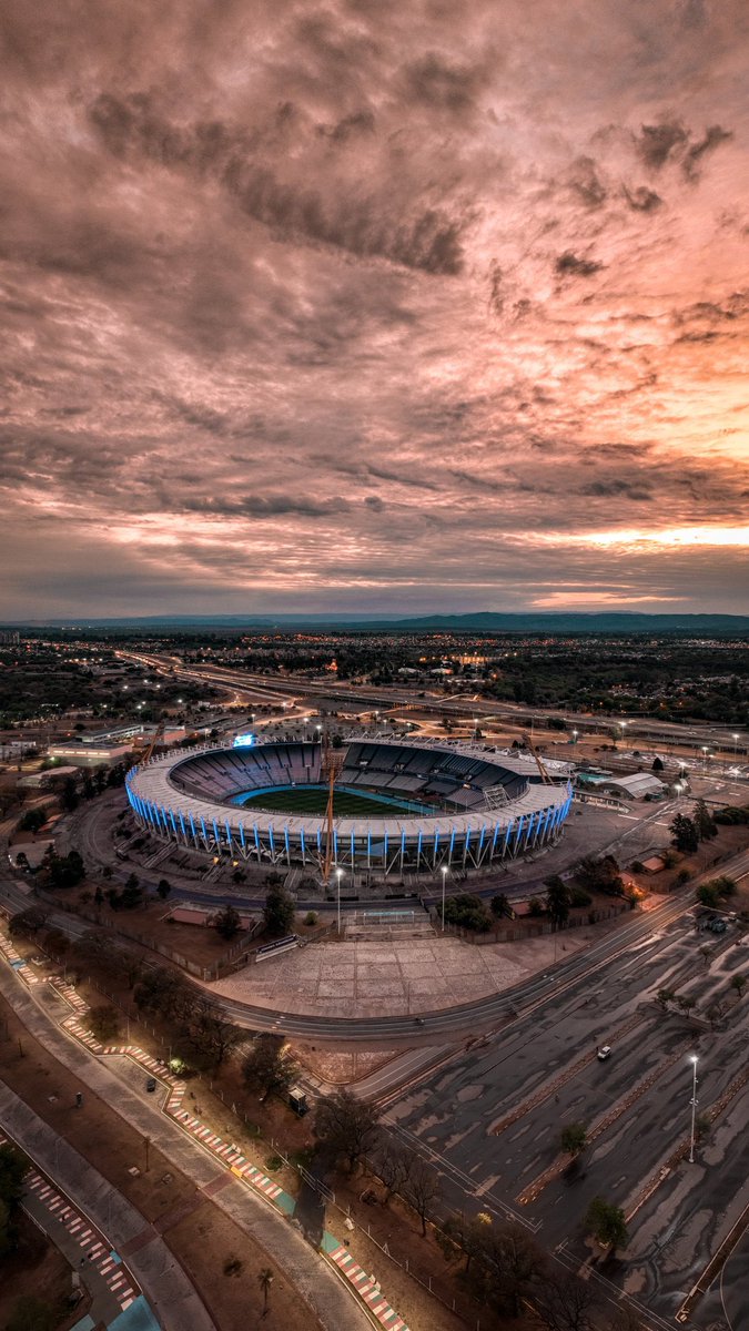 SebaAnalytics's tweet image. Today COPA SUDAMERICANA FINAL!!

The game will start 9pm UK time and the amazing “Mario Alberto Kempes” stadium in Cordoba, Argentina 🇦🇷 will be hosting the final!

#SaoPaulo 🇧🇷-🇪🇨 #IndependientedelValle #CopaSudamericana 🏆🌎