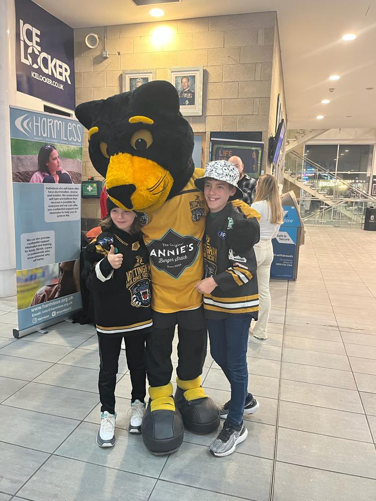 babz3001's tweet photo. Great game and boys met @Panthersmascot @PanthersIHC https://t.co/o1BhbCrv6O
